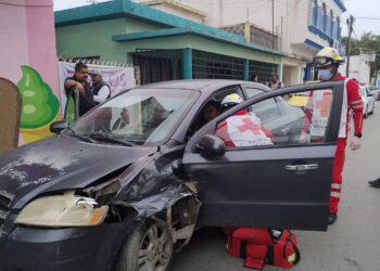 Mujer herida en choque vehicular en crucero 9 y Guerrero de Cd. Victoria