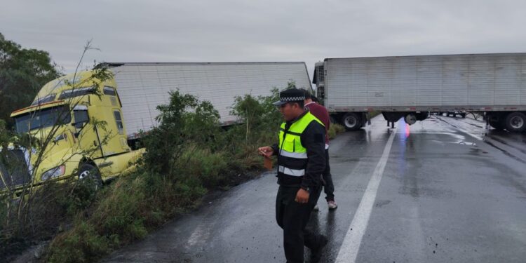 Cierran carretera a Matamoros por accidente