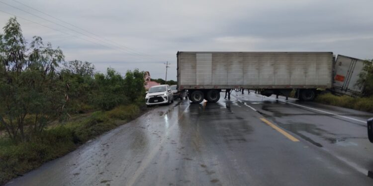 Cierran carretera a Matamoros por accidente