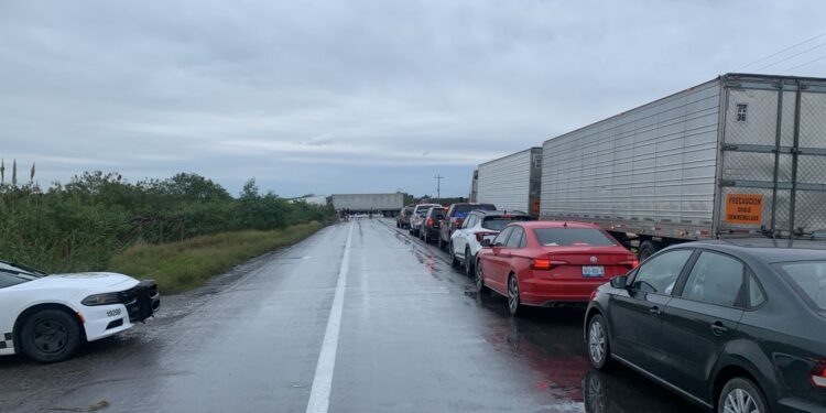 Cierran carretera a Matamoros por accidente