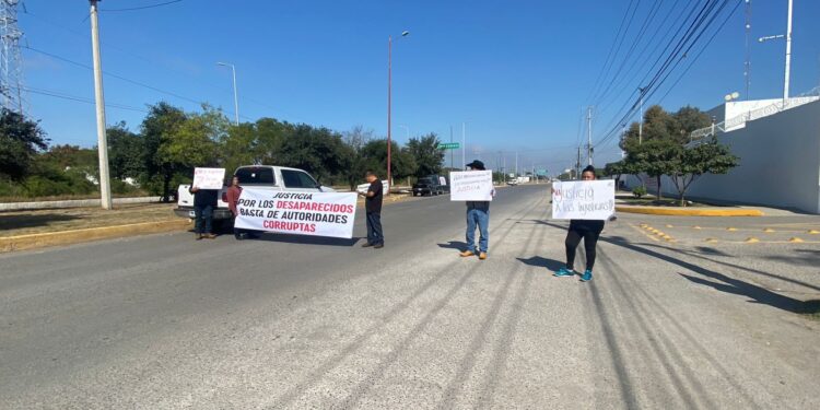 Familiares de desaparecidos protestan frente a Fiscalía