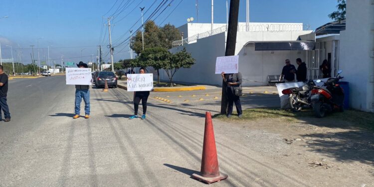 Familiares de desaparecidos protestan frente a Fiscalía