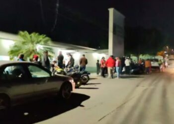 Automovilista atropella a caravana navideña en Michoacán