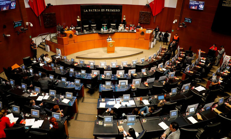 Reforma del Senado permite a Infonavit construir viviendas, oposición denuncia riesgo de saqueo