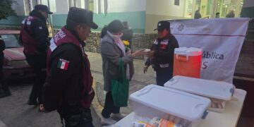 Entrega Guardia Estatal de Género alimentos y bebidas calientes a familias en hospitales de Ciudad Victoria