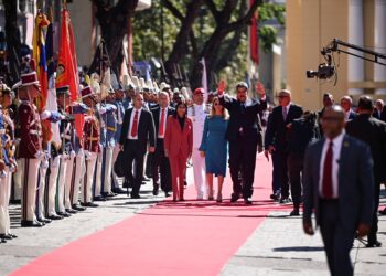 Maduro jura para un tercer mandato como presidente de Venezuela