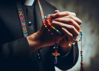 Iglesia italiana aprueba a los sacerdotes homosexuales; hay restricciones