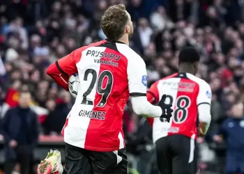 Santi Giménez no logra rescatar al Feyenoord; cae 1-2 ante Utrecht en la Eredividie