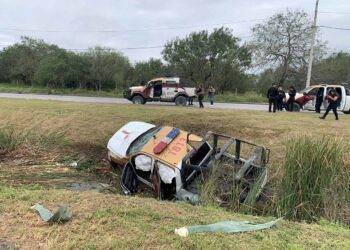 Vuelca patrulla durante persecución contra sujetos armados en Matamoros