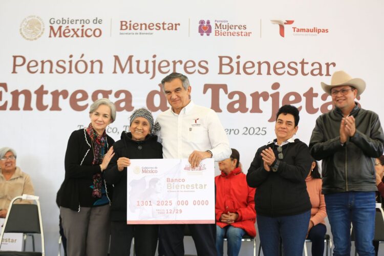 Entrega Américo Villarreal tarjetas del programa “Mujeres Pensión Bienestar”