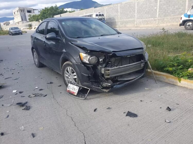 Fuerte choque vehicular en Av. Las Torres de Cd. Victoria.