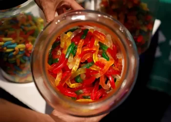 FDA prohíbe el colorante Rojo 3; citan preocupación por cáncer en animales