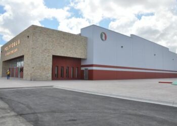 Nuevo Laredo prepara Polyforum La Fe y Parque Morelos para posible oleada de deportados