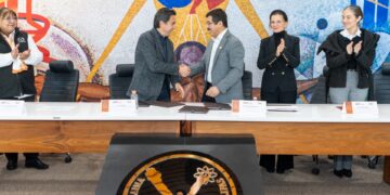 Firma la UAT convenio con la Escuela de Economía Social de Andalucía, España