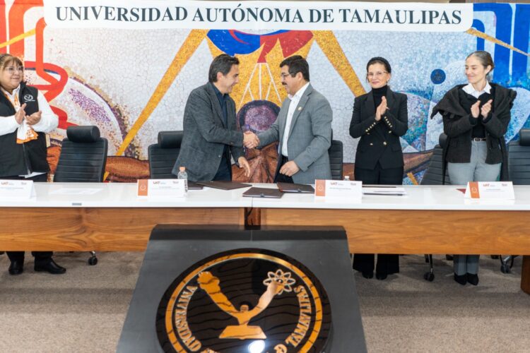 Firma la UAT convenio con la Escuela de Economía Social de Andalucía, España