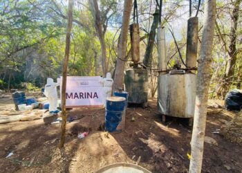 Secretaría de Marina destruye narcolaboratorio en Culiacán