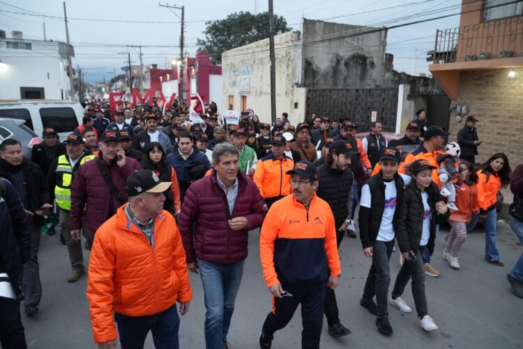 Encabeza rector caravana naranja en apoyo al Correcaminos