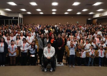 Reconoce UAT a estudiantes destacados y egresados del CeINA