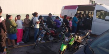 Entrega Guardia Estatal de Género alimentos y bebidas calientes en hospital de Tampico