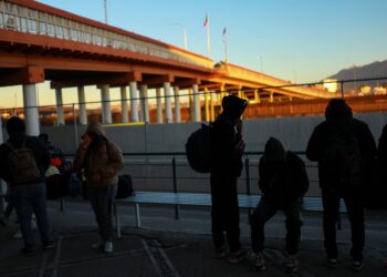 Trump elimina restricciones al DHS; podrá hacer redadas migratorias en escuelas e iglesias