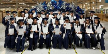 Entrega ITEA certificados de educación secundaria a trabajadores de maquiladora
