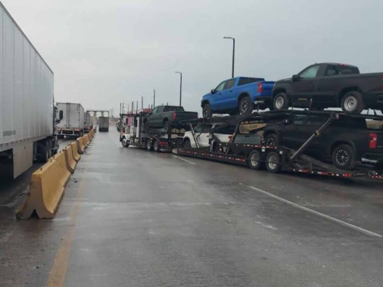 Cierran puentes internacionales en Tamaulipas y Nuevo León por ‘hielo negro’