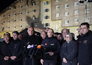 Sube a 76 el número de muertos por incendio de hotel en estación de esquí en Turquía