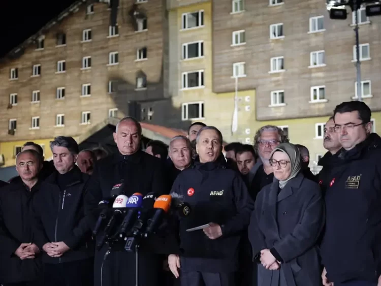 Sube a 76 el número de muertos por incendio de hotel en estación de esquí en Turquía