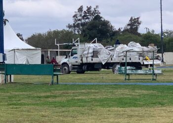 Arman carpas gigantes en Tamaulipas para recibir a migrantes deportados