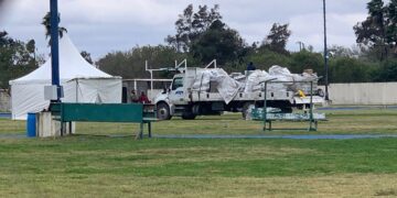 Arman carpas gigantes en Tamaulipas para recibir a migrantes deportados