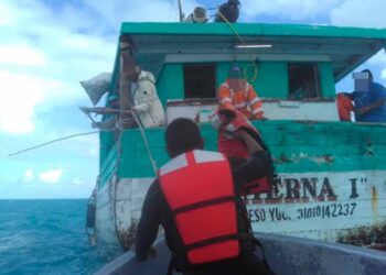 Semar rescata a cuatro náufragos en Yucatán