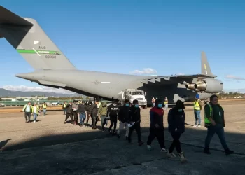 Plan antinmigración de Trump repatría en avión a 265 guatemaltecos