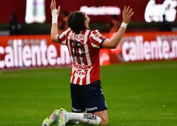 Chivas de Guadalajara empata 1-1 contra Tigres de la UANL