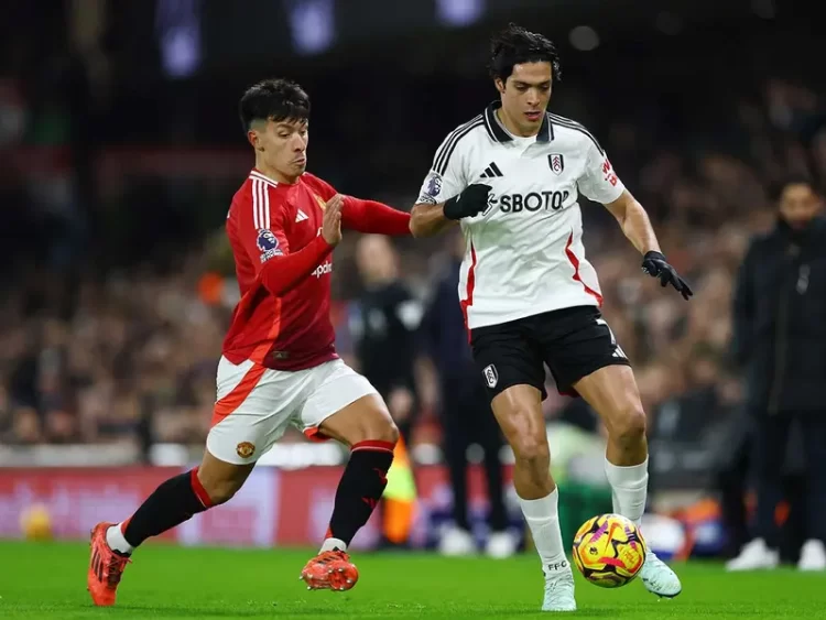 Manchester United amarga la noche a Raúl Jiménez y Fulham
