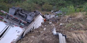 Muere trailero al caer a un barranco en la carretera Cd. Victoria- Jaumave