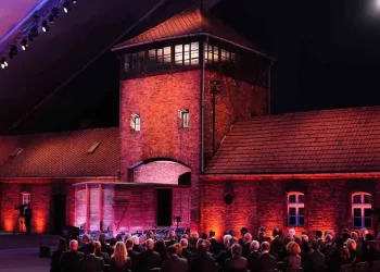 Sobrevivientes de Auschwitz denuncian el antisemitismo en el 80 aniversario de la liberación