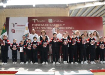 Entrega Gobernador Américo Villarreal equipo tecnológico y mobiliario escolar para 30 municipios