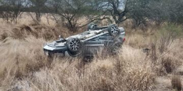 Vuelca vehículo de Gerardo Illoldi en carretera Victoria-Matamoros; se salvan de milagro