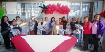 DIF Tamaulipas apapacha a adultos mayores de 24 municipios con el programa “Abrígate en Invierno”