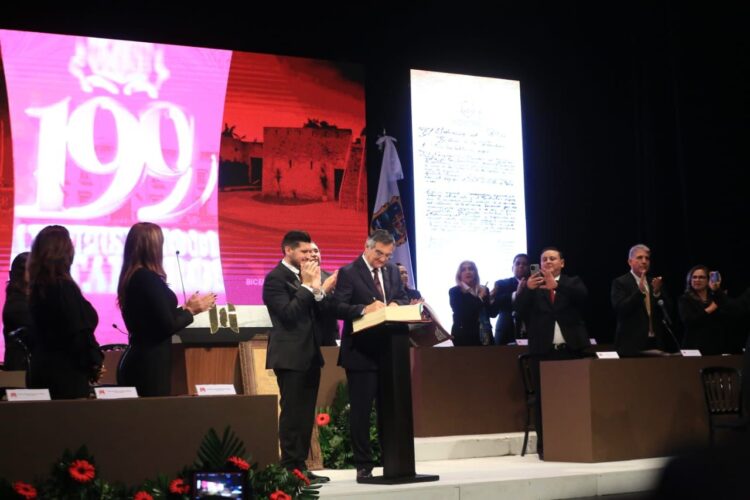 Asiste Américo al 199 aniversario de Matamoros; entrega obras y patrullas