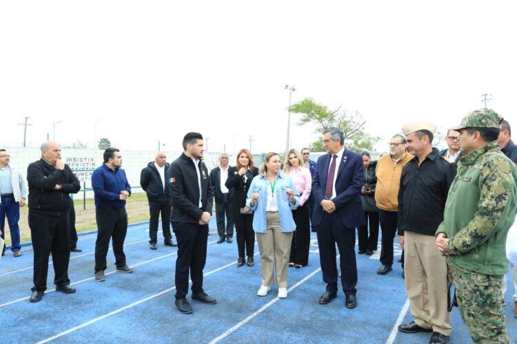 Recorren gobernador y presidenta del DIF Centro de Atención para Repatriados en Matamoros