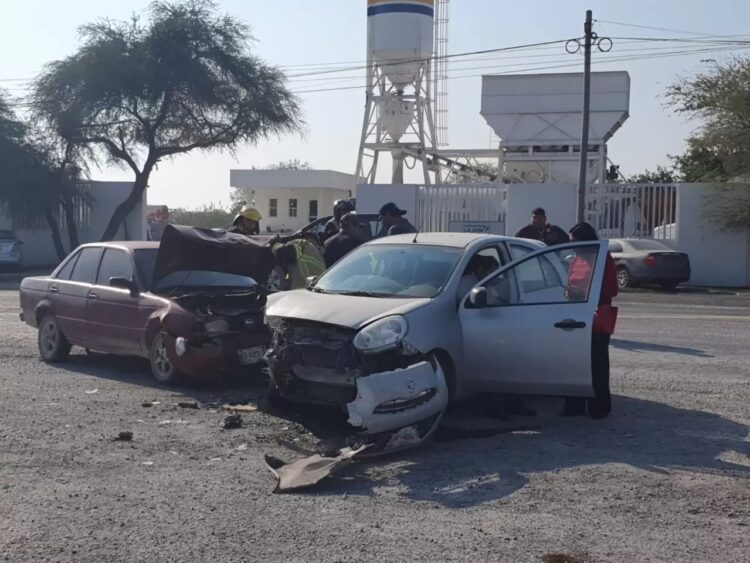 Dos heridos en fuerte choque de autos en la carretera Victoria-Soto la Marina