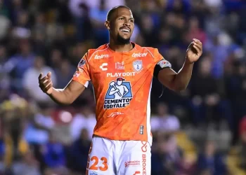 Pachuca vence 1-0 a Querétaro y mantiene paso perfecto