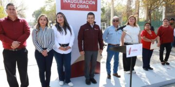 Entrega Ayuntamiento de Victoria calle de concreto hidráulico y colector en Infonavit Adelitas.