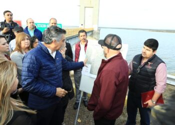 Dialoga gobernador Américo Villarreal con representantes de la CILA y usuarios de la Presa Falcón