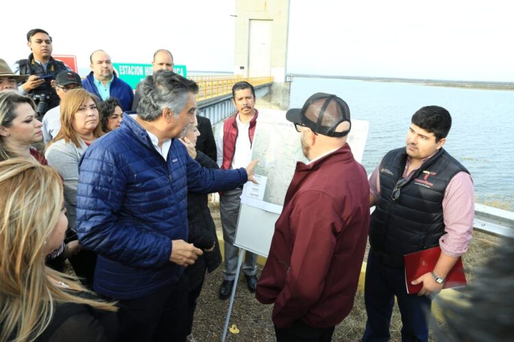 Dialoga gobernador Américo Villarreal con representantes de la CILA y usuarios de la Presa Falcón