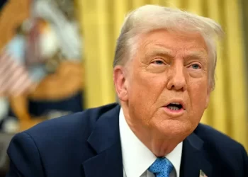 Trump confirma aranceles al petróleo, gas y acero el 18 de febrero