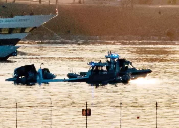 Indagan si helicóptero se desvió de la ruta en aeropuerto de Washington 