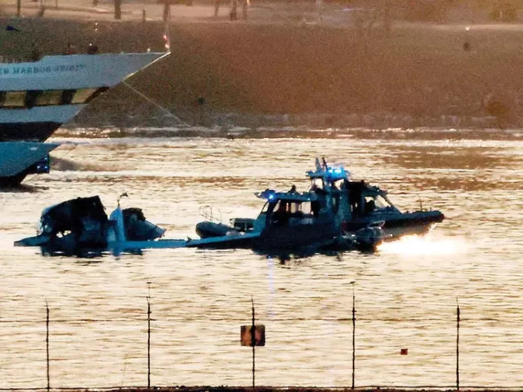 Indagan si helicóptero se desvió de la ruta en aeropuerto de Washington