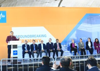 Coloca gobernador de Tamaulipas primera piedra de nueva planta Medline en Nuevo Laredo